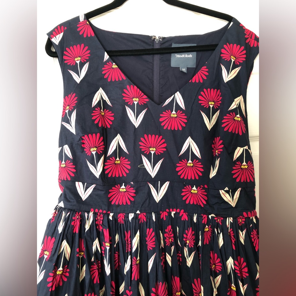 Stunning ModCloth Cotton Floral Swing Dress with Full Pleated Skirt